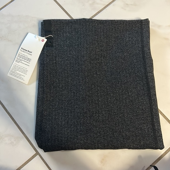 Lululemon Rulu Vinyasa Scarf or wrap. New w/tags - Picture 2 of 4